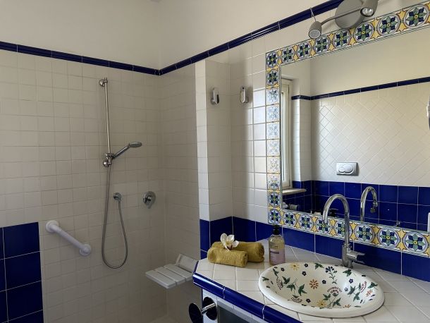 Bagno disabili - Casa Regina Residenza per anziani